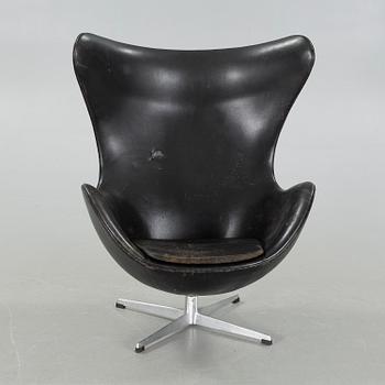 ARNE JACOBSEN, fåtölj, "Ägget", Fritz Hansen, Danmark, 1900-talets andra hälft.