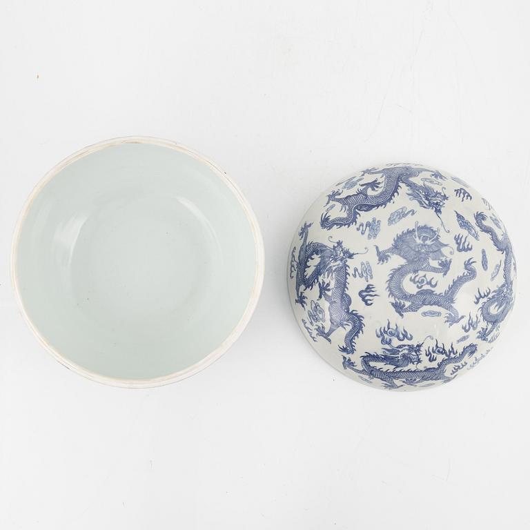 A blue and white box with cover, China, modern manufactory.