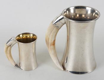 SEJDLAR/VASER, med hänkel, 2 st. Silver.