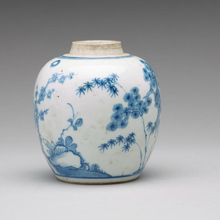 A blue and white jar, Qing dynasty, Kangxi (1664-1722).