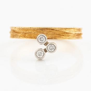 Björn Weckström, Ring, 18K gold with three round brilliant-cut diamonds, Finland 1975. By Lapponia.