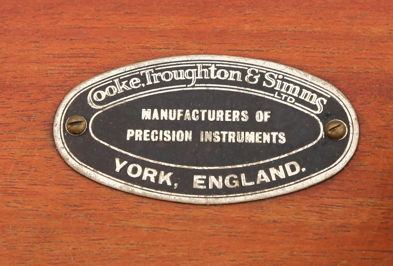 MÄTINSTRUMENT, 2 st, England, 1900-talets första hälft.