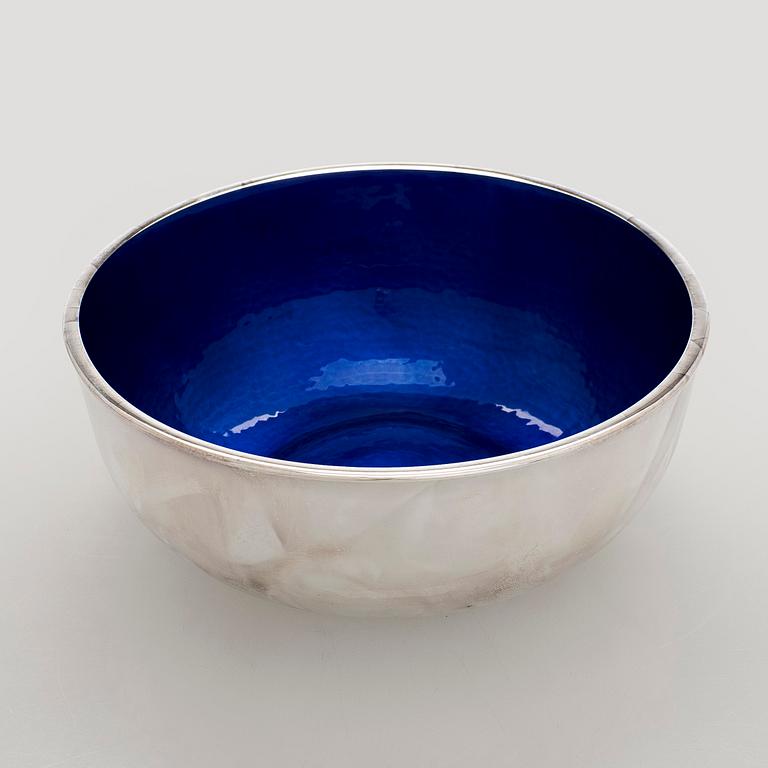 A. Tillander, malja, sterlinghopeaa ja emalia. Turku 2005.