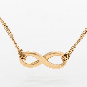 Tiffany & Co, an 18K gold 'Infinity' necklace.