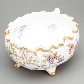 SKÅL, porslin, meissen/sevreliknande märke. 1900-tal.