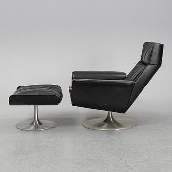 FÅTÖLJ med fotpall, 1960-tal, troligen Finland.