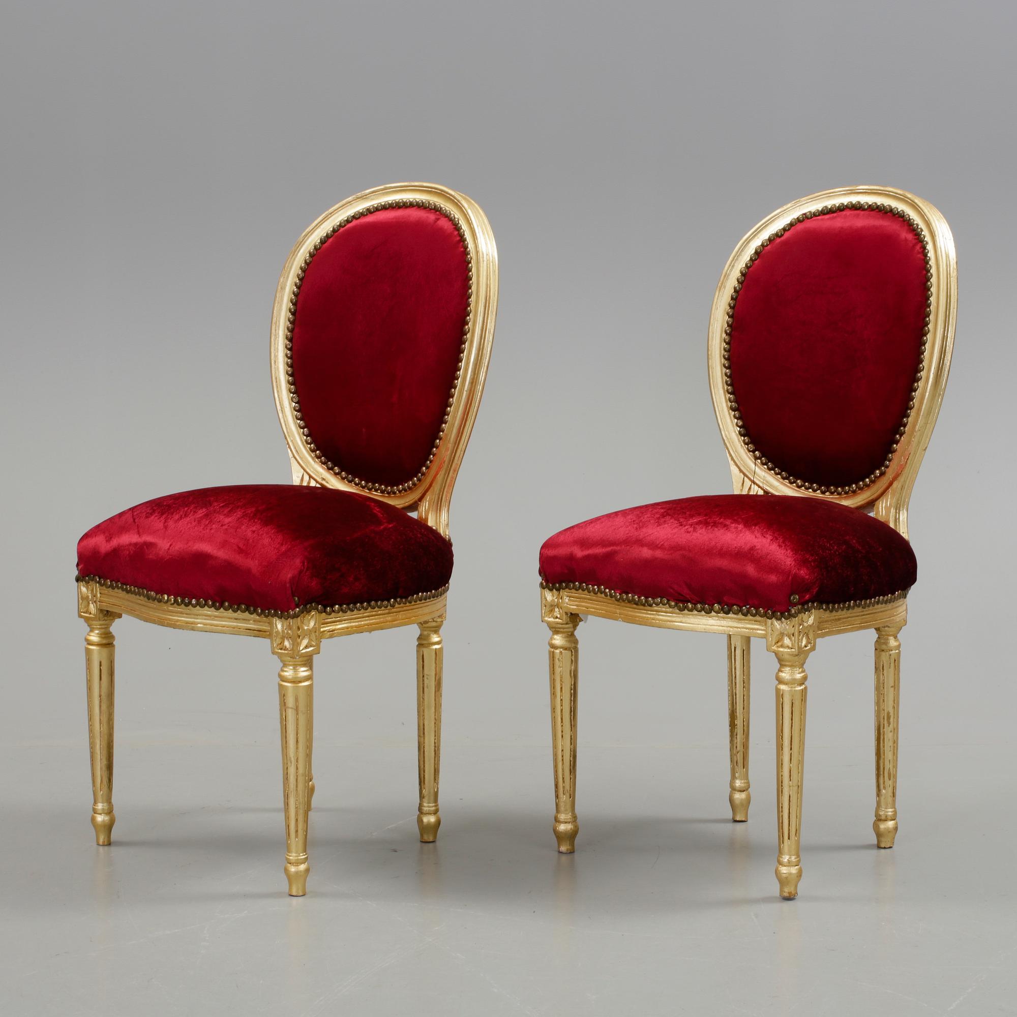 STOLAR, ett par, gustaviansk stil, omkring 1900-talets mitt.