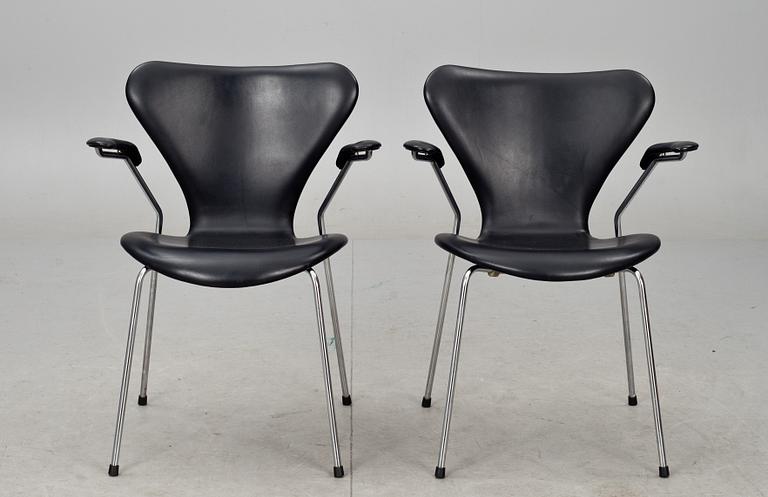 KARMSTOLAR, ett par, "Sjuan", Arne Jacobsen, Fritz Hansen.