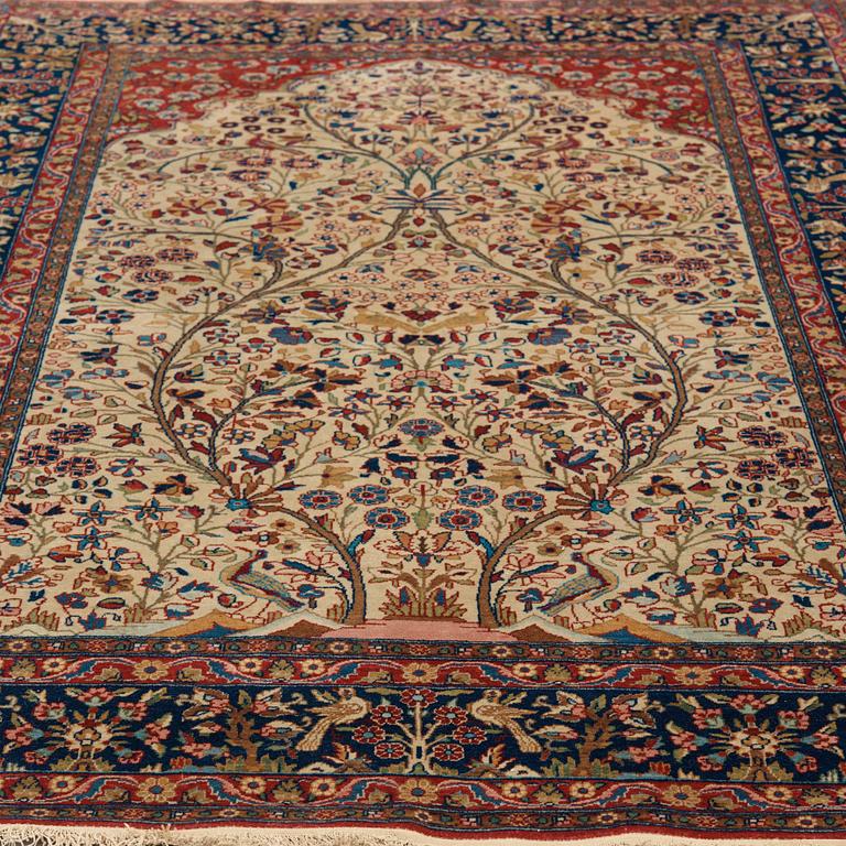 A RUG. A semi-antique Kashan, a so called Dabir. 206 x 137 cm.