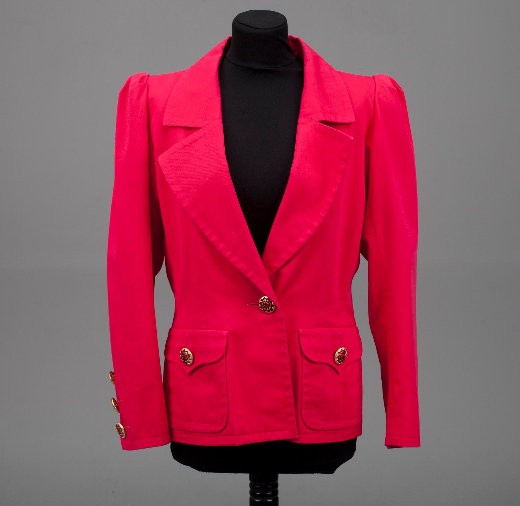 YVES SAINT LAURENT, KAVAJ, Yves Saint Laurent.