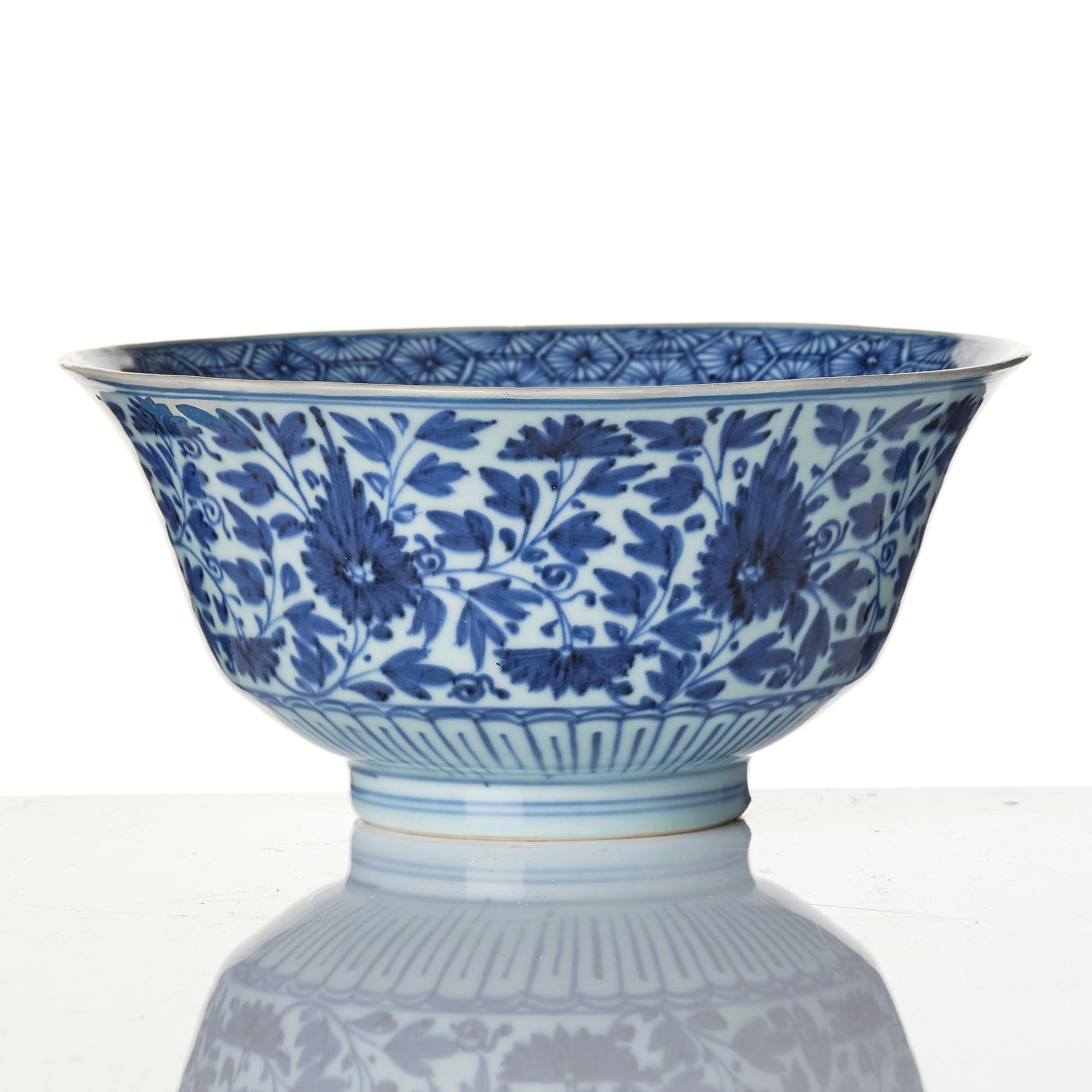 A Chinese blue and white bowl, Qing dynasty, around 1800.