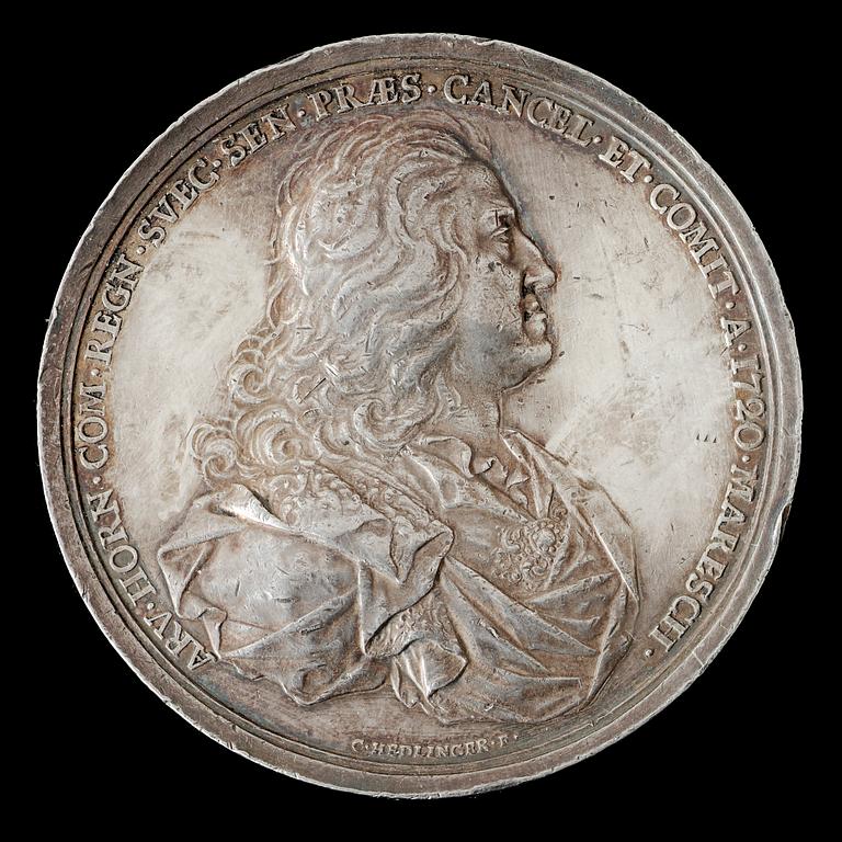MEDALJ, silver, över Arvid Horn, Hedlinger, 1720. Vikt ca 102,7 gram.