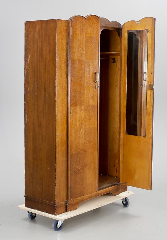 KLÄDSKÅP, C.W.S. Cabinet Factory, London, England, 1930-tal.