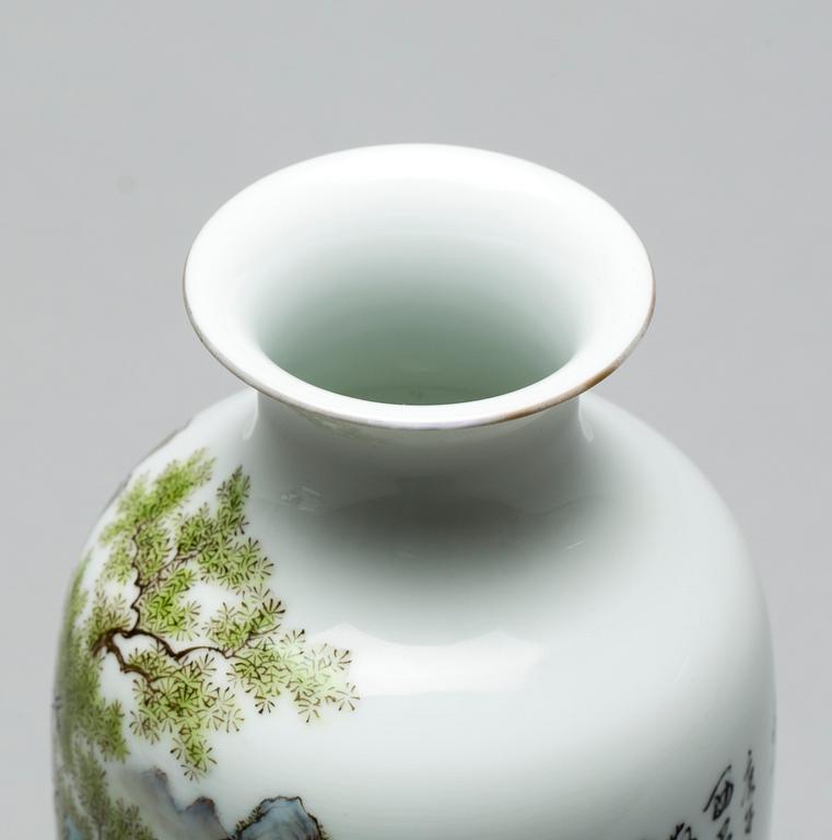 VAS, porslin, Kina 1900-tal.