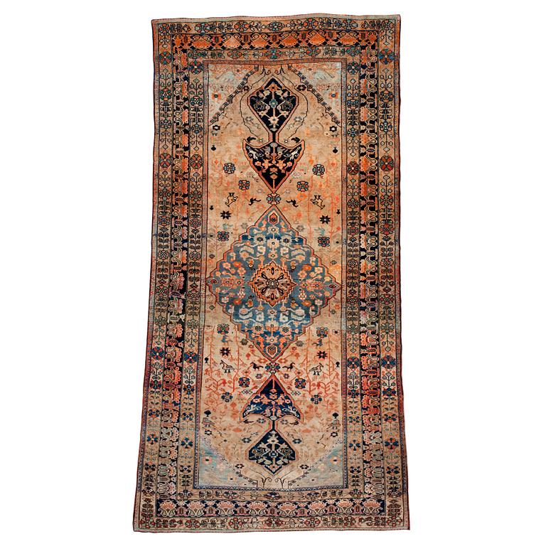 MATTA. Antik Keshan part silk, s.k. Motachem. 200 x 95,5-108 cm.