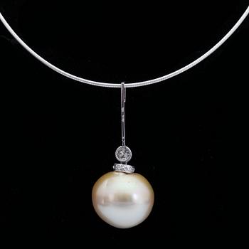 89. A South sea pearl pendant , 15x18 mm, set with a brilliant cut diamond, 0.20 ct.