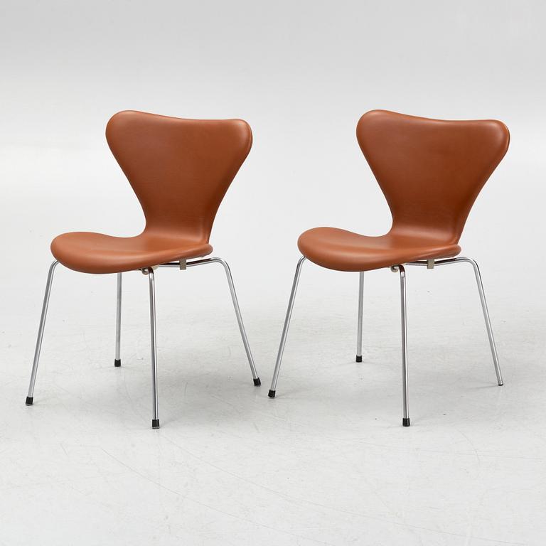 Arne Jacobsen, six "Series 7" chairs for Fritz Hansen, Denmark.