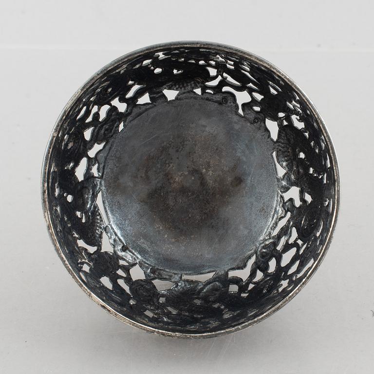 A silver bowl, Wang Hing & Co, China, early 20th Century.