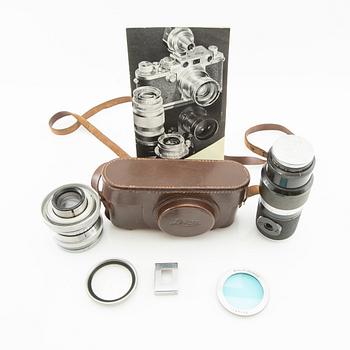 Camera Leica 1939 with accessories and case.
