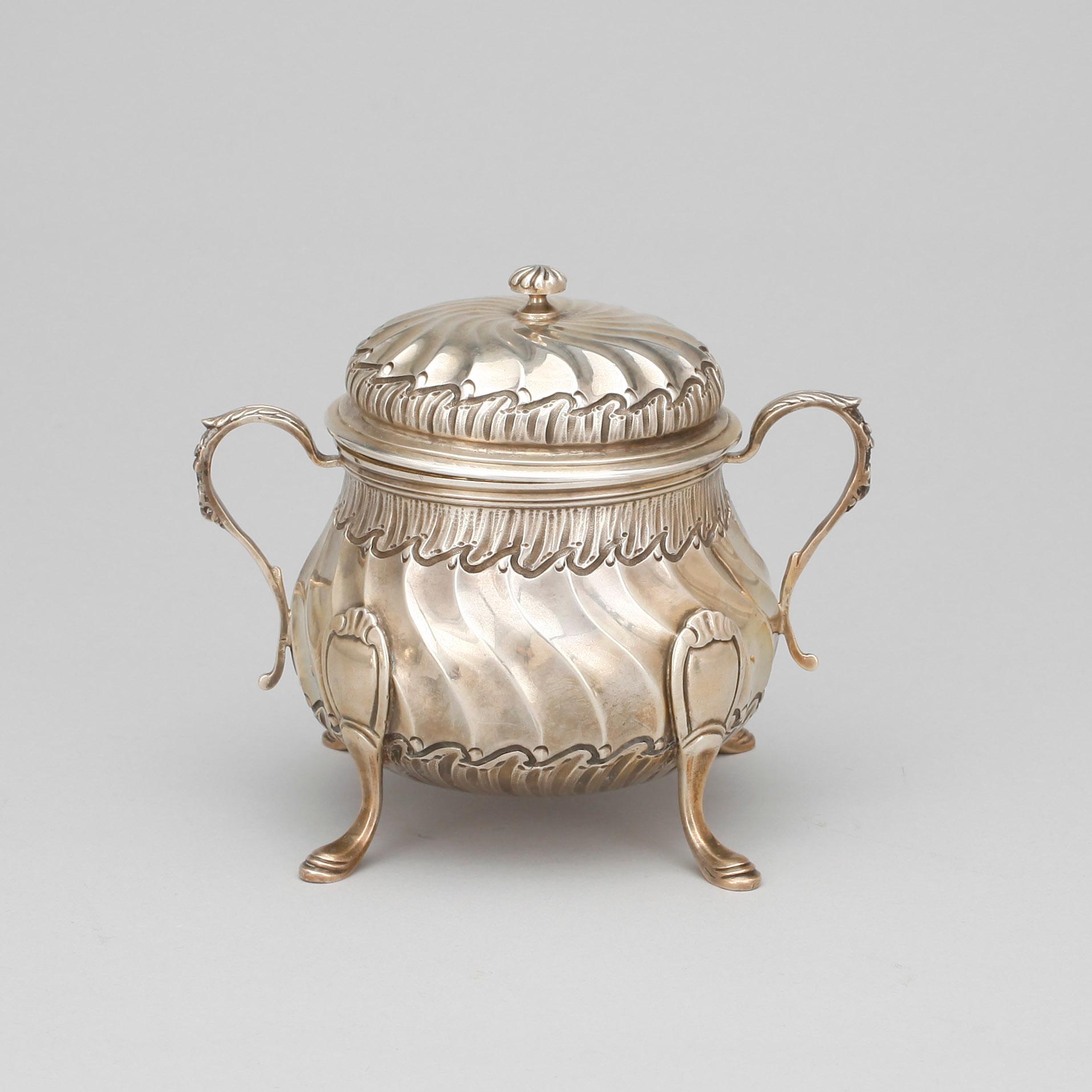 SERVIS, 3 delar silver, Nyrokoko, Frankrike 18/1900-tal. Tot vikt ca 790 gram.