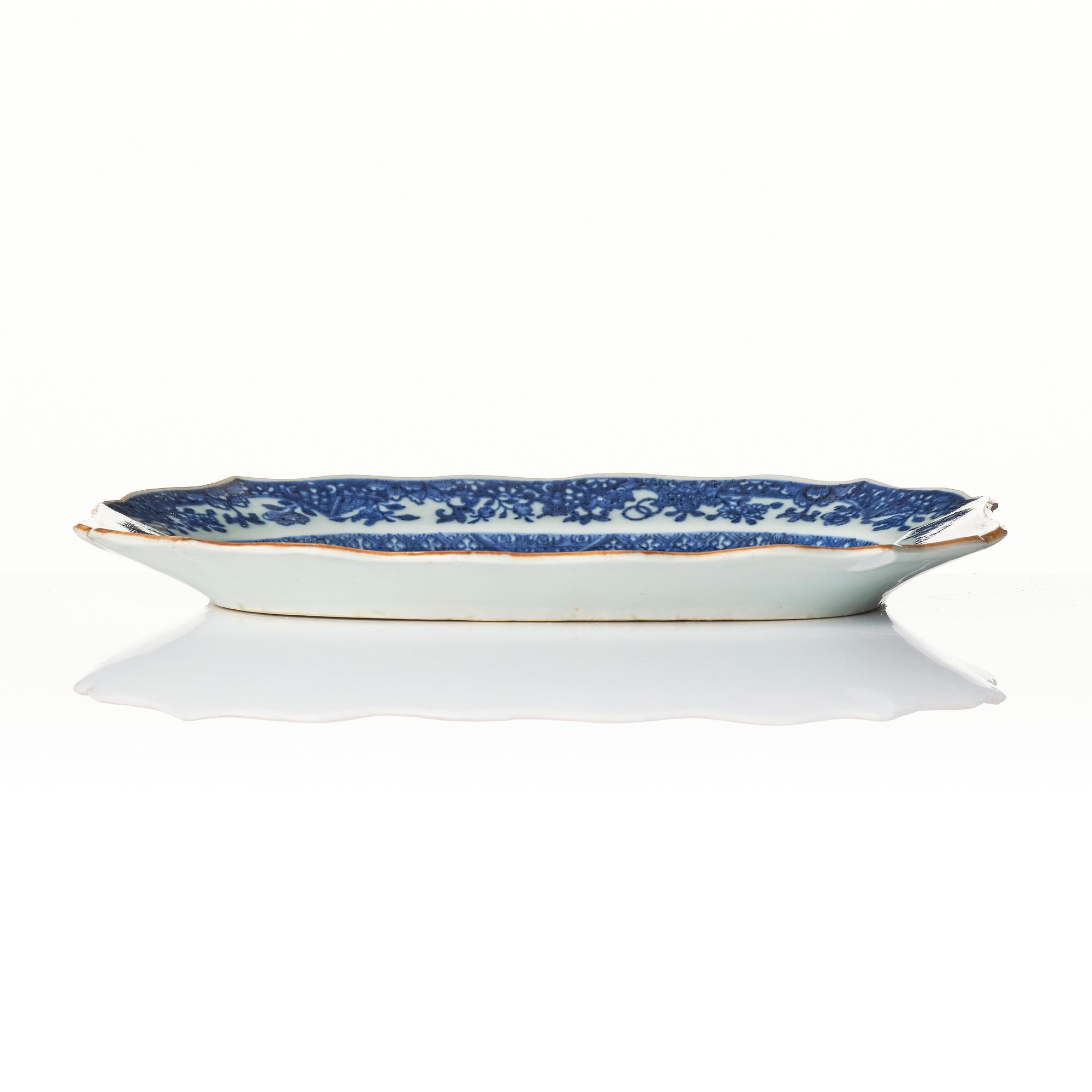 A blue and white serving dish, Qingdynasty, Qianlong (1736-95).