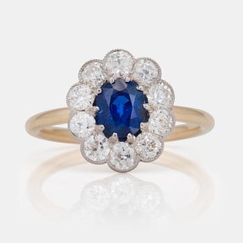 1055. A circa 1.20ct unheated sapphire and old-cut diamond ring. Certificate from GCS.