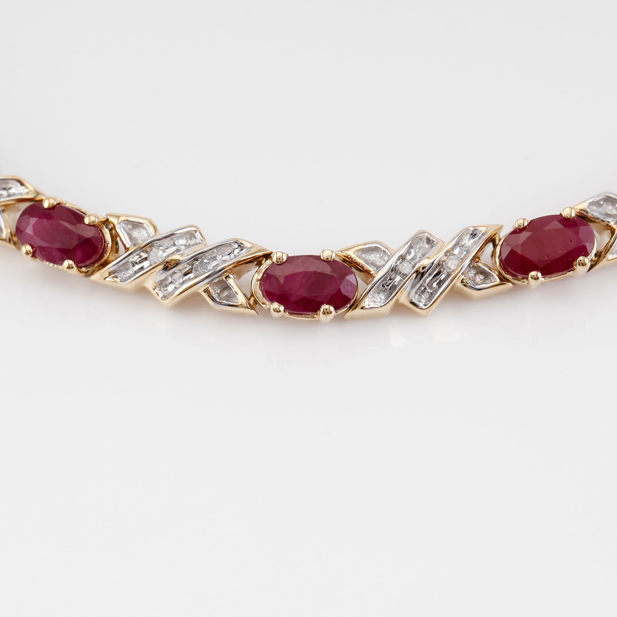 ARMBAND, 18K guld, diamanter tot ca 0.26 ct. och rubiner.