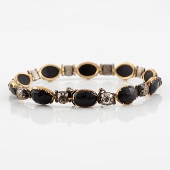 A necklace/bracelet combination 18K gold and silver set with onyx and rose-cut diamonds, 19th century.