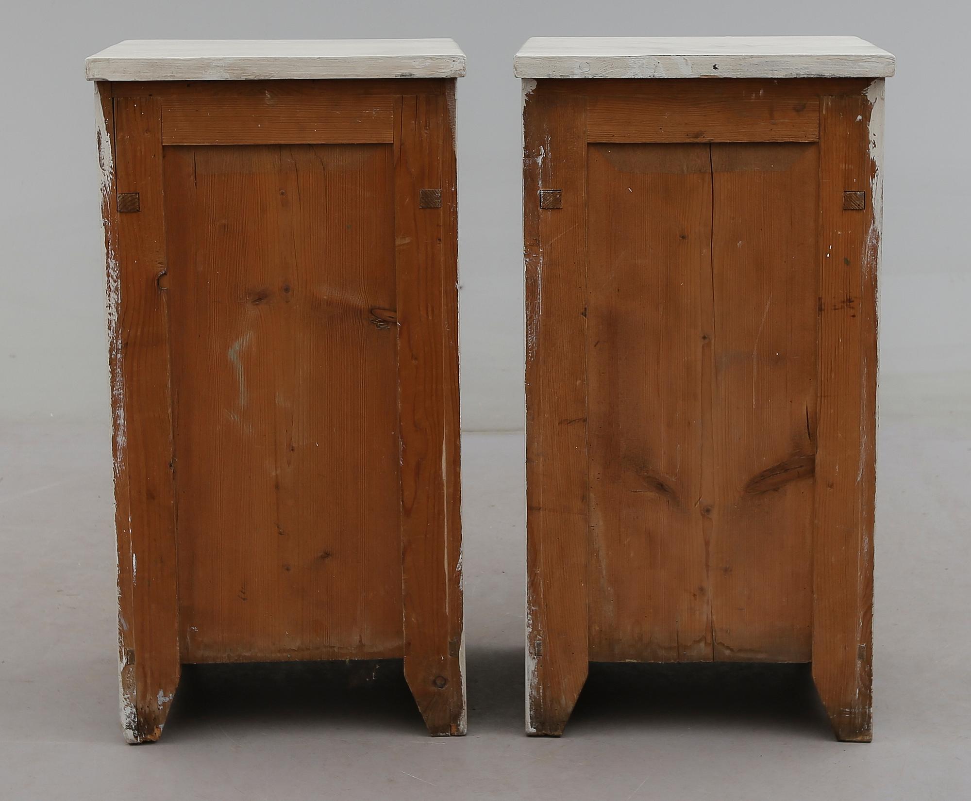 SÄNGBORD, 1 par, 1900-talets första hälft.
