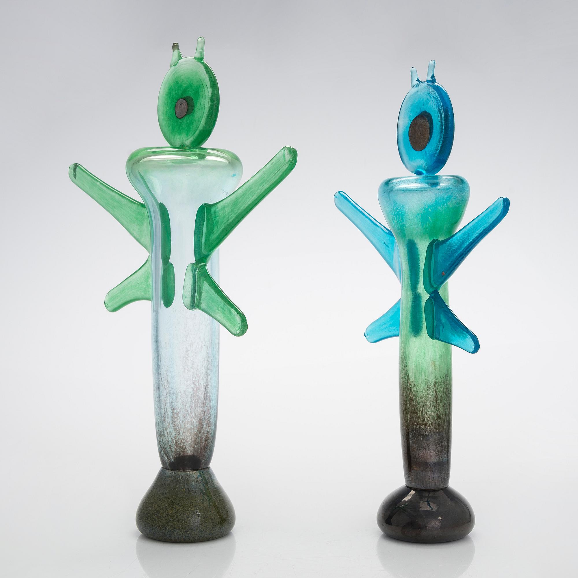 Klaus Haapaniemi, två glasskulpturer, signerade Klaus Haapaniemi Iittala 2012.