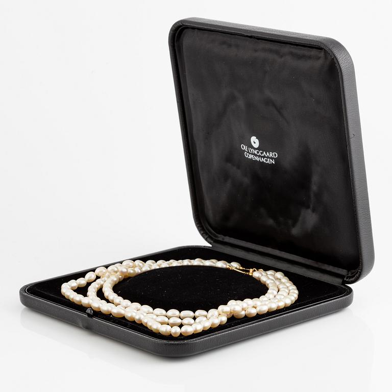 Necklace, cultured pearls, clasp 18K gold.