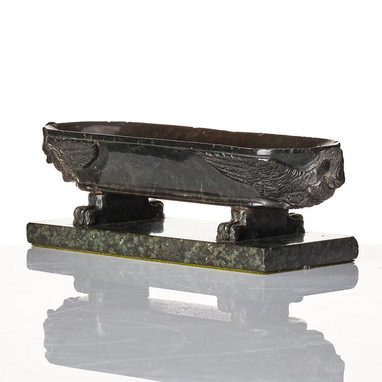 Skål, sarkofagform, 1800-talets senare del.