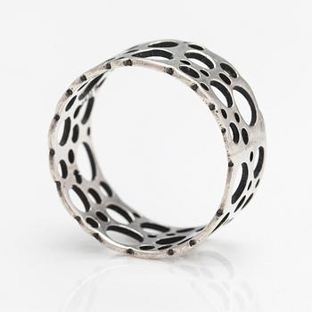 Liisa Vitali, A silver ring "Pitsi". Aatos Johannes Hauli, Helsinki 1968.