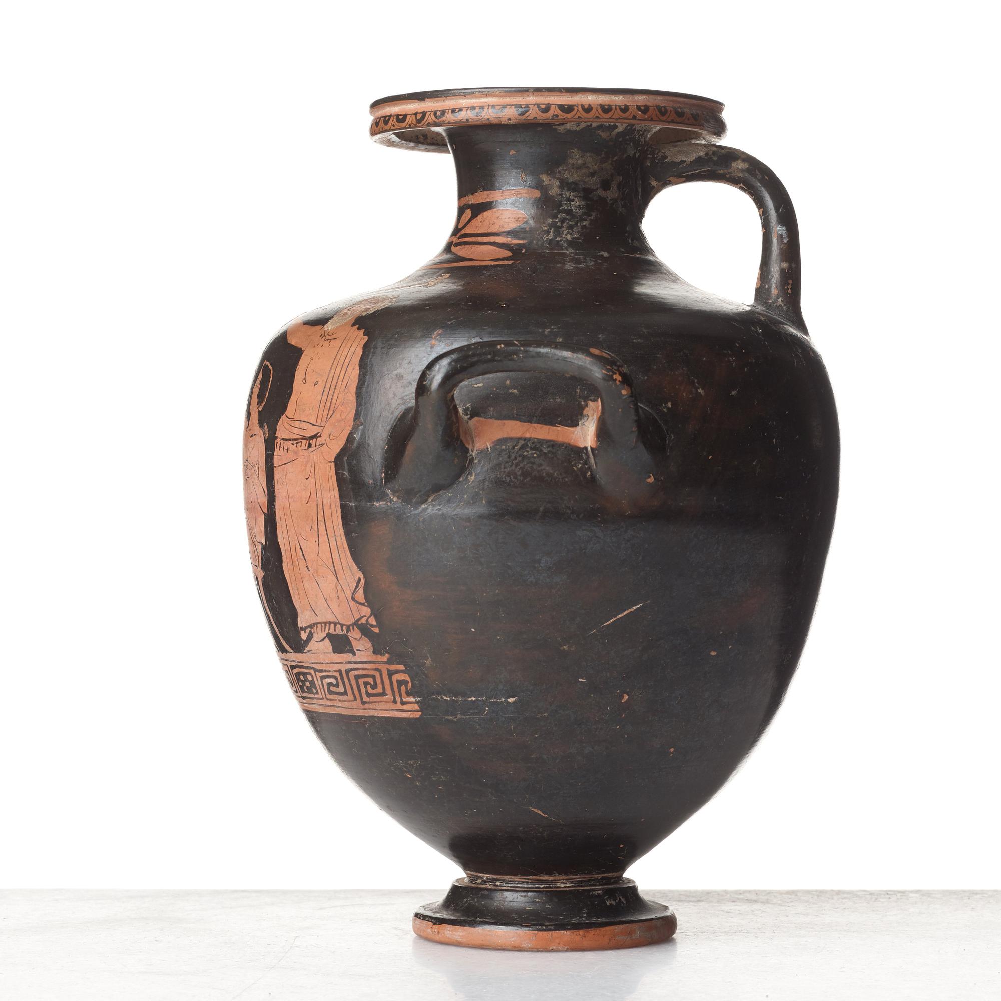 HYDRIA, lergods. Grekisk, Rödfigurig, troligen omkring 300-tal f. Kr.