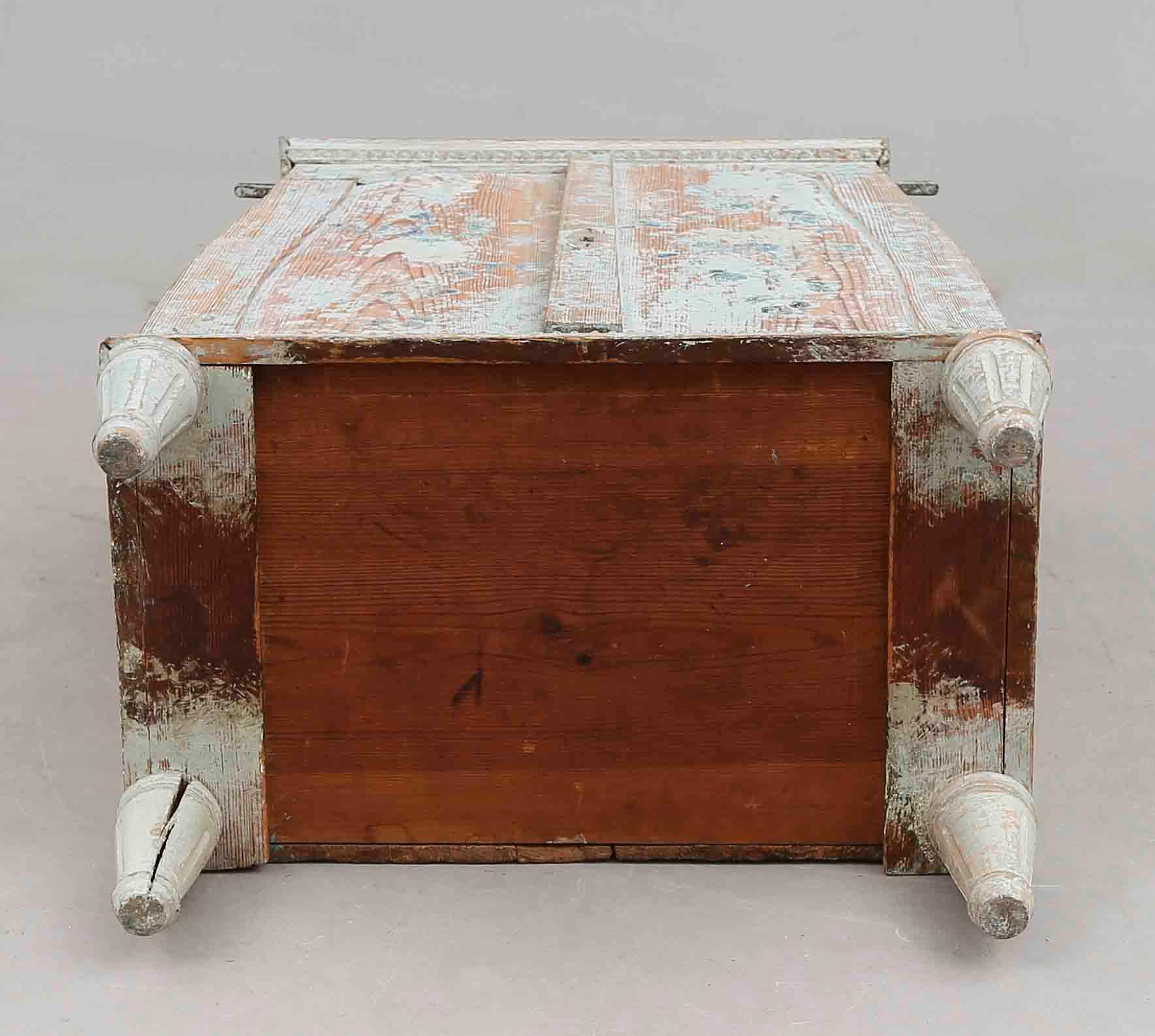 POTTSKÅP, gustavianskt, 1700-talets andra hälft.