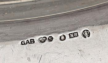 BRICKA samt FAT, 3 delar. silver,bla  C G Hallberg, Stockholm, 1932, 1939 resp 1941. Totalvikt 1404 g.