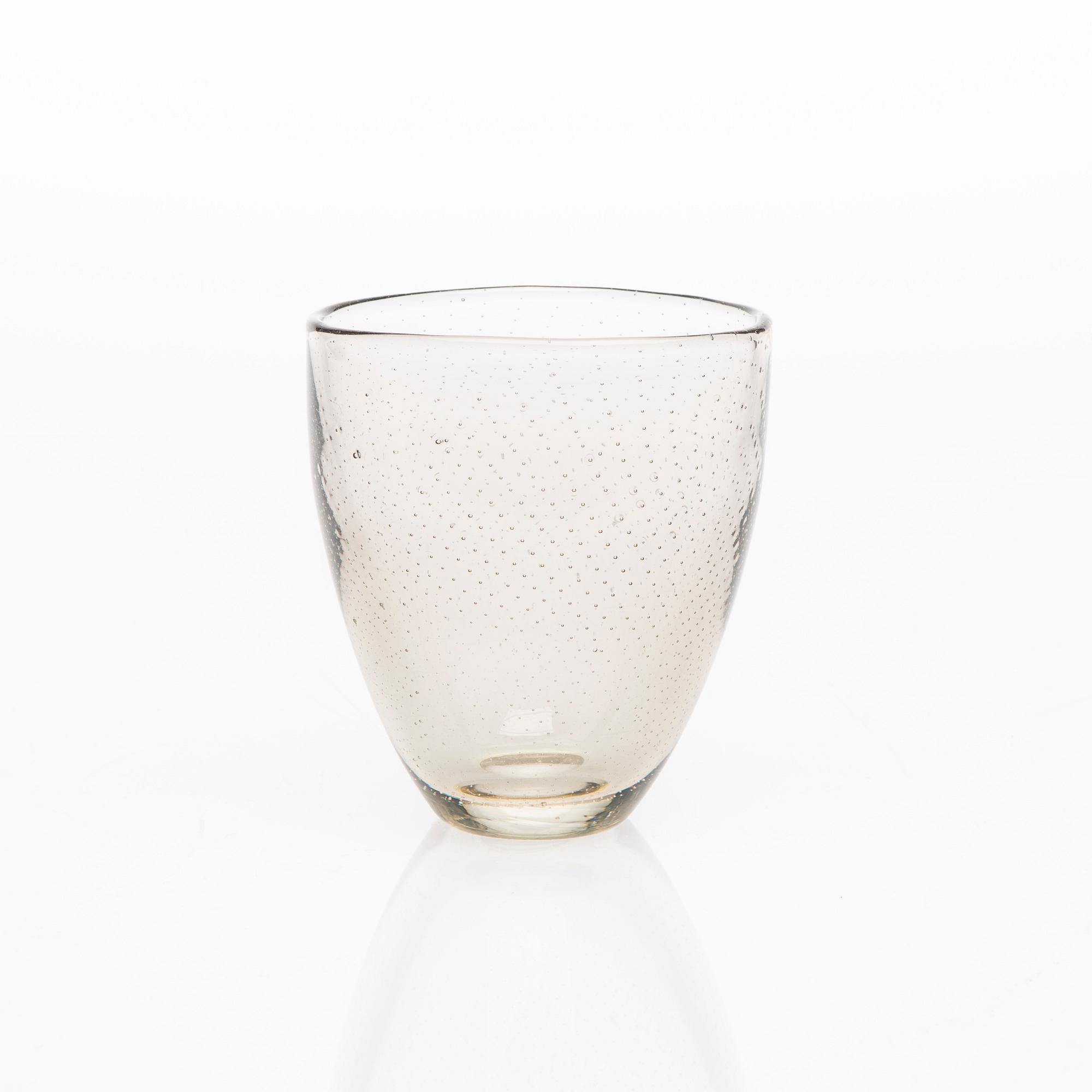VAS, glas, signerad G. Nyman Nuutajärvi 1947 med syrapenna.