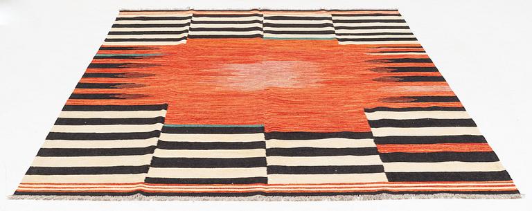 A Kilim carpet, c. 299 x 202 cm.