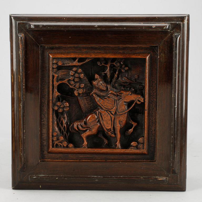 NATTDUKS-/ AVSTÄLLNINGSBORD / PIEDESTAL, Hong Kong, 1900-talets första hälft.