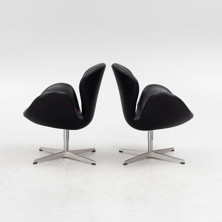 Arne Jacobsen, a pair of "Swan" armchairs, Fritz Hansen, Denmark, 2007.