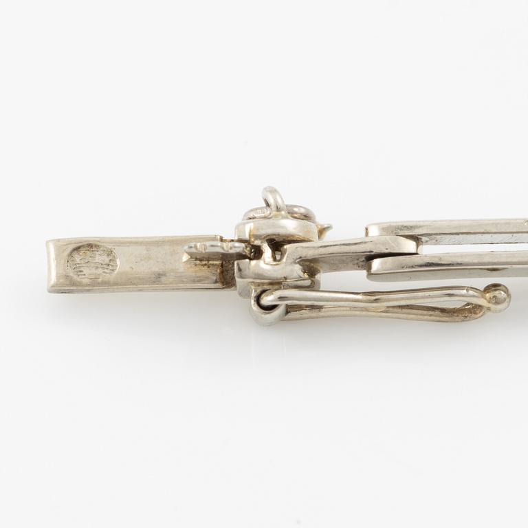 Bracelet, 18K white gold set with old-cut and rose-cut diamonds.