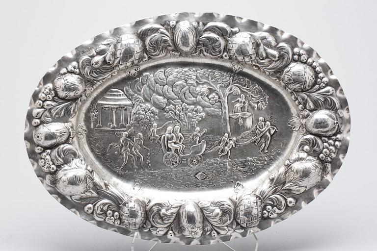 PRESENTERFAT, silver. Barockstil, B Erlandsson, Kristianstad. 1946. Ca 1690g.