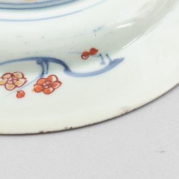 A pair of Japanese Imari plates, Edo, 18th century.