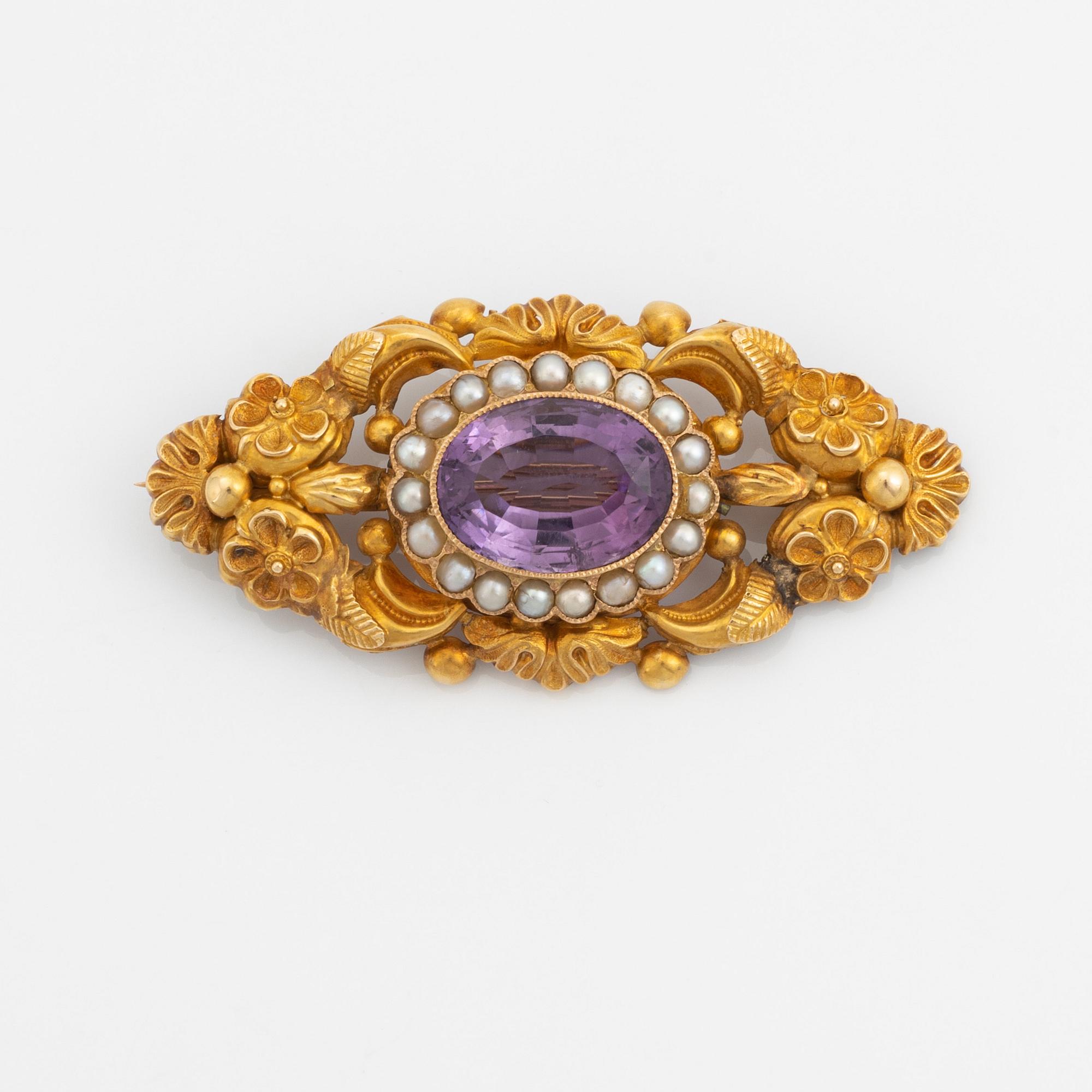 Gold, amethyst and pearl brooch, 1800's.