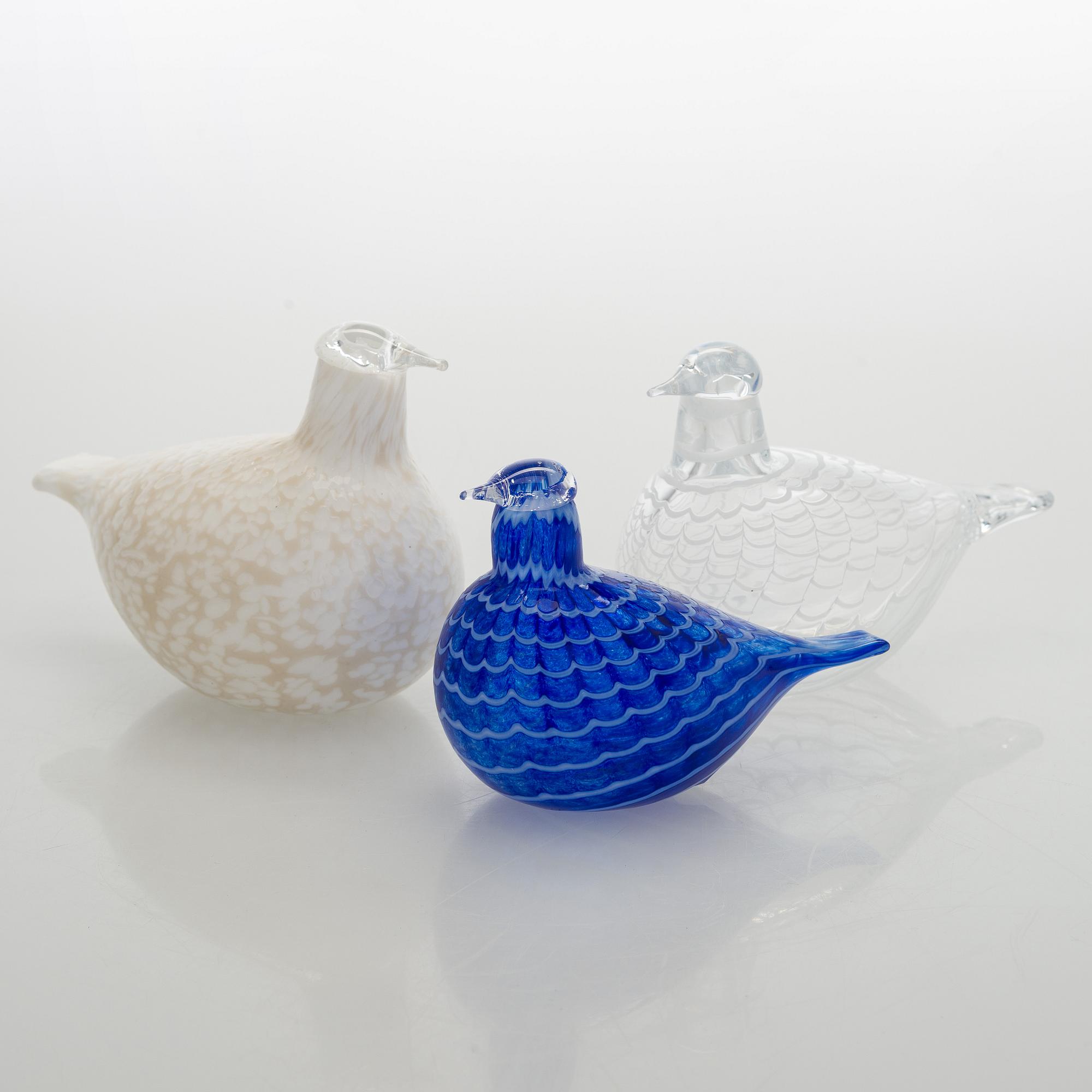 Oiva Toikka, A set of three glass birds, signed O. Toikka Iittala, Finland.