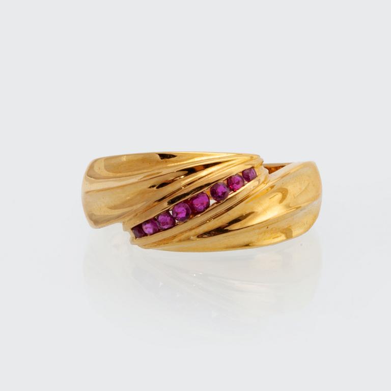 RING 18K gold with rubies, size 53.
