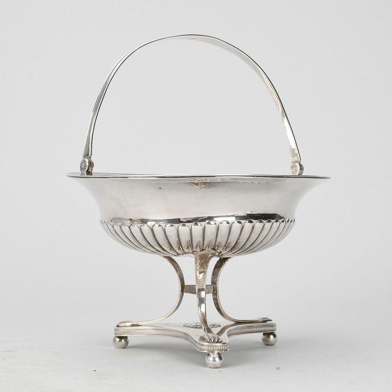 SOCKERSKÅL, silver, Johan F Carlsson, Norrköping, 1837. Vikt ca 368 g.