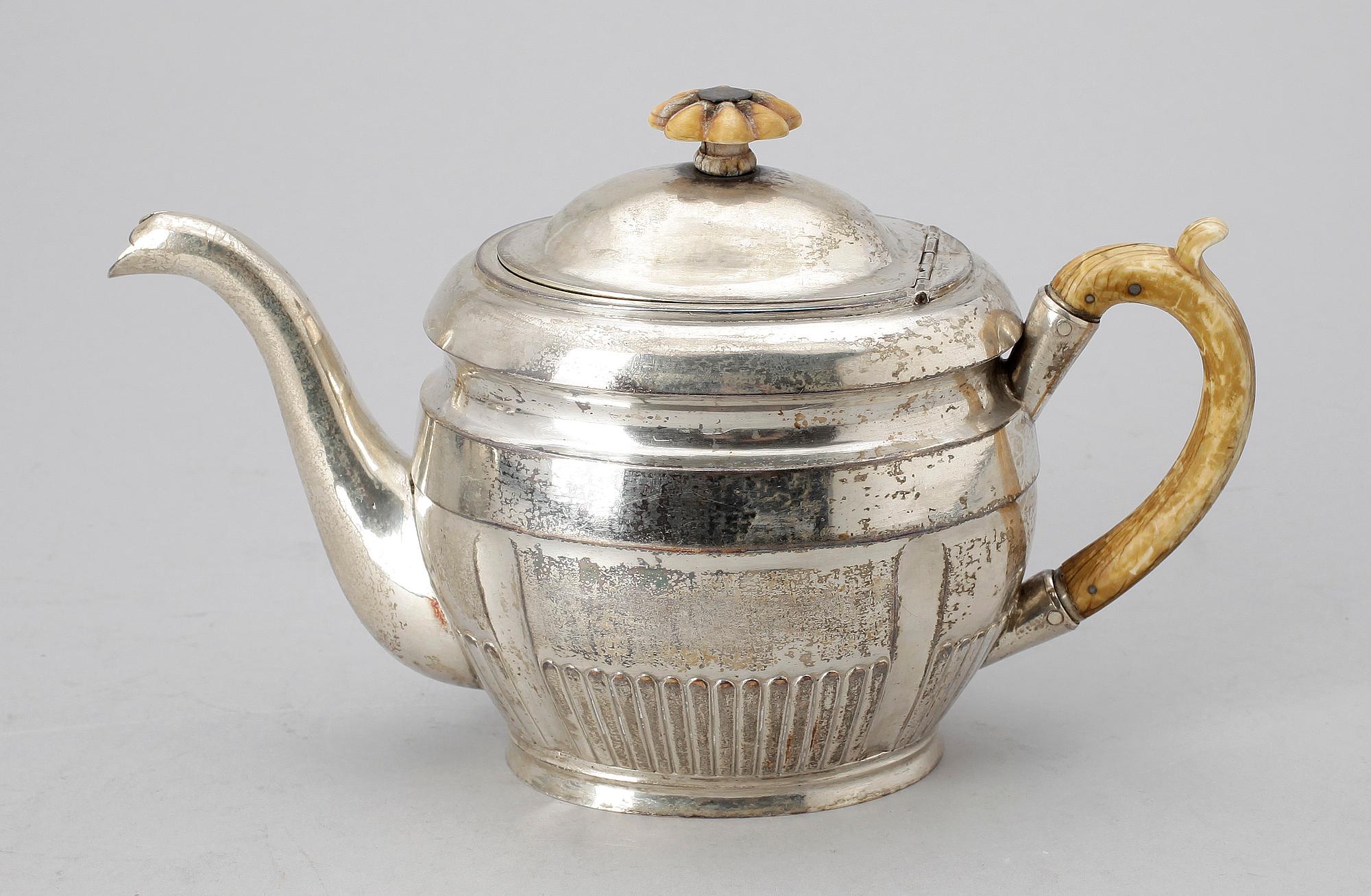 TEKANNA, silver, St Petersburg, Empire, 1800-talets början, ca 650 g.