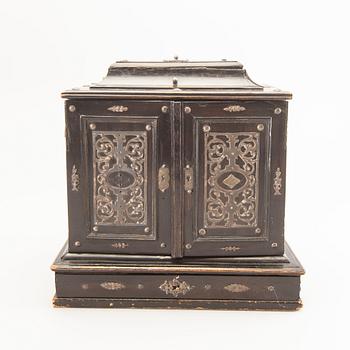 A Baroque/Baroque-style miniature cabinet 18/19th century.