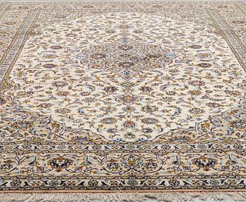 A carpet, Kashan, ca 399 x 304 cm.